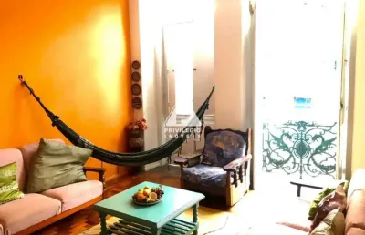 Casa triplex com 10 quartos, hotel/hostel, colado ao metrô da glória