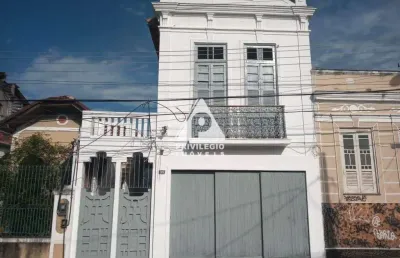 Casa duplex em santa teresa, com 9 quartos e 2 vagas.