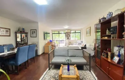 3 quartos, sendo 1 suíte, varanda, 2 vagas em laranjeiras.