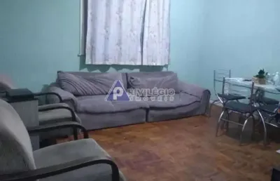 Em santa teresa, excelente apartamento com sala ampla e 2 quartos. tem área externa com churrasqueira!