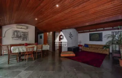 Casa de rua no cosme velho com 7 quartos, piscina e vaga
