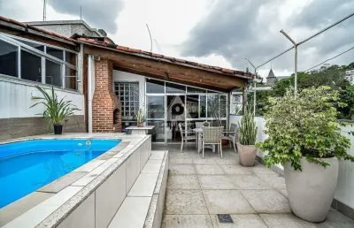 Cobertura com 140m², vista livre e 3 vagas em santa teresa