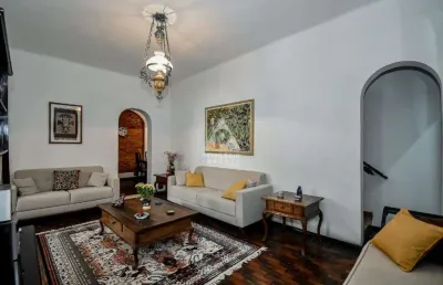 Casa triplex-4 quartos-1 suite-3 banheiros-terraço-vaga-270m2-humaitá.
