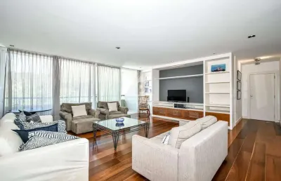 Apartamento a venda de 4 quartos com 4 vagas no alto leblon.