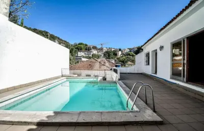 Casa 4 quartos, 1 suite, 2 banheiros, piscina, salão de festas, 6 vagas santa teresa.