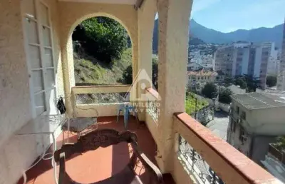 Maravilhoso apartamento tipo casa a venda em laranjeiras!