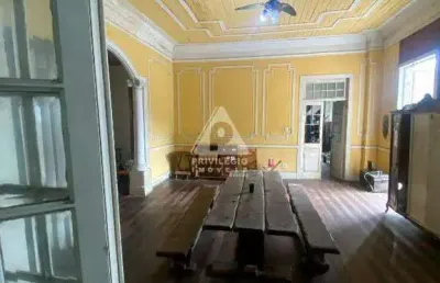 Casa imponente estilo colonial à venda em santa teresa