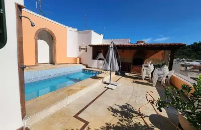 Cobertura duplex espaçosa e confortável à venda em copacabana