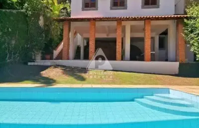 Casa ampla com 6 quartos, piscina, 2 vagas e vista livre à venda em laranjeiras – rj