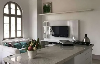 Charmoso apartamento reformado e mobiliado com pé direito alto próximo a zona sul a venda no rio