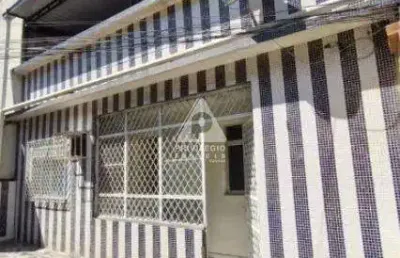 Casa de vila em excelente localização no centro da cidade!