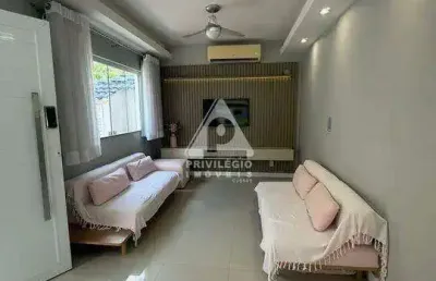 Casa com 3 quartos com suítes e 4 vaga de garagem à venda em freguesia