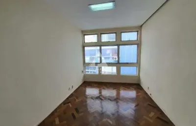 Andar inteiro com 3 salas amplas e 2 banheiros no centro do rio excelente oportunidade !