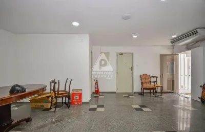 Cobertura comercial de alto padrão à venda no centro