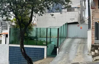 Aluga-se excelente apartamento de 03 quartos no santo antônio