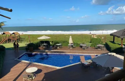 Village duplex, com 97m2, pé na areia, 2 suítes, frente mar em  itacimirim