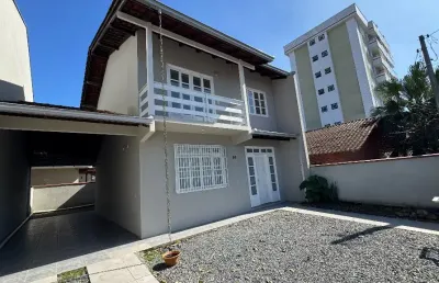 Sobrado com 1 suíte mais 2 quartos à venda no bairro costa e silva