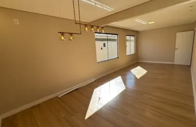 Casa plana com 1 suíte mais 2 quartos à venda no bairro floresta
