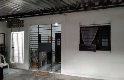 Arruda casa 3 quartos, 370.000 com quintal, rua residencial muito boa