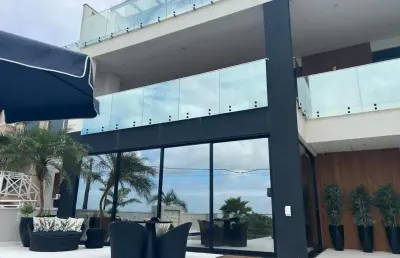 Casa alto padrão em guaratuba no brejatuba (com piscina beira mar)