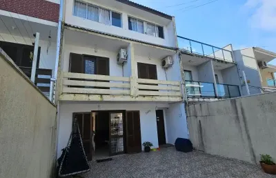 Sobrado a venda em guaratuba ( centro) com  piscina