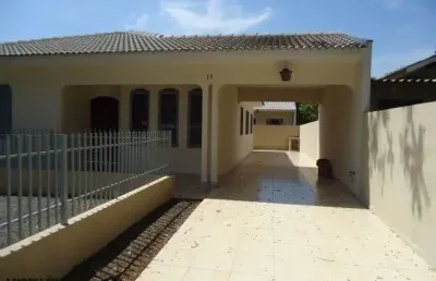 Casa a venda, e no fundo mais 3 kitnets no bairro zona 07