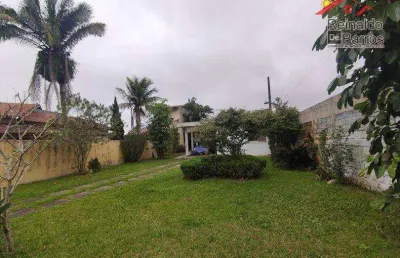 Casa 2 dormitórios com 450 m²³ terreno a 400 mts da praia .