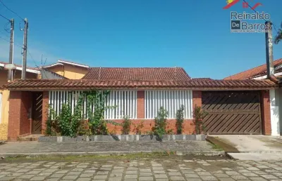 Linda casa térrea com edícula próximo da praia em itanhaém .
