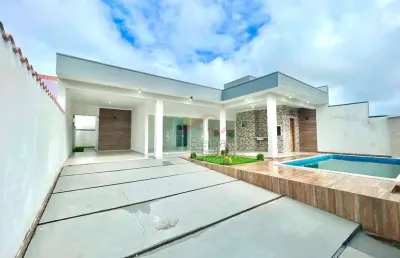 Linda casa com 3 quartos lote inteiro à 100 metros do mar