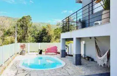 Casa com 3 dormitórios à venda, 200 m² por r$ 2.220.000,00 - córrego grande - florianópolis/sc