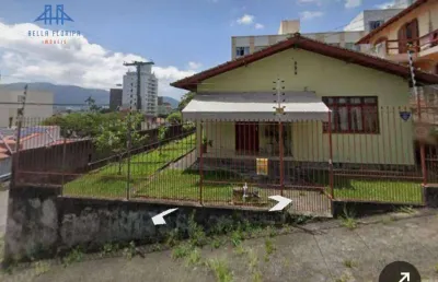 Casa à venda na trindade – ótima localização, terreno de esquina e linda vista, terreno com 364m² e casa 119m²