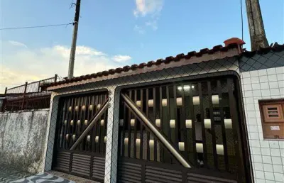 Casa geminada reformada - 01 dormitório - ocian - 650 metros do mar