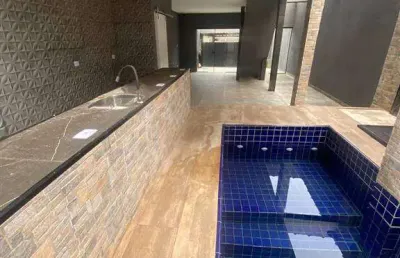 Sobrado isolado alto padrão - 03 dorm + 01 suite + piscina!  bairro ocian 300 metros da avenida kennedy
