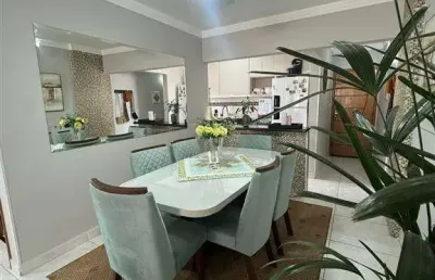 Apartamento mobiliado 02 dormitórios c/ 01 suite - próximo ao mar - vila tupi