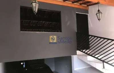 Casa assobradada com 3 quartos e 3 banheiros à venda, 210 m²
