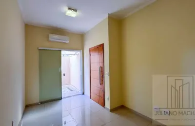 Apartamento térreo com amplo quintal, 2 dormitórios 1 suíte jardim botânico