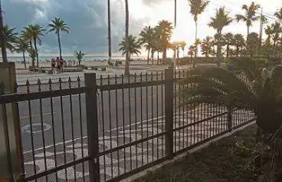 Apartamento pé na areia (vista praia) no canto do forte