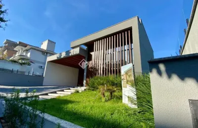 Casa com 3 quartos à venda na rua dos rouxinóis, 81, pedra branca, palhoça, 230 m2 por r$ 1.900.000