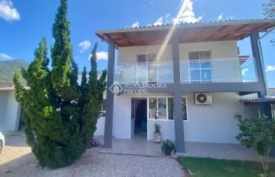 Casa com 3 quartos à venda na recife, 27, praia de fora, palhoça, 200 m2 por r$ 1.059.000