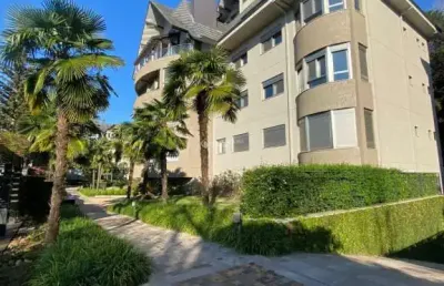 Apartamento com 3 quartos para alugar na rua do colégio, 100, centro, gramado, 162 m2 por r$ 9.000
