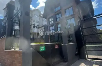 Apartamento com 2 quartos para alugar na paul harrys, 390, centro, canela por r$ 4.000