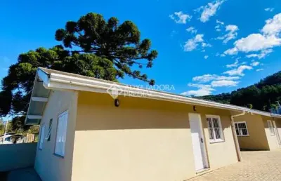 Casa em condomínio fechado com 2 quartos para alugar na carmelina rissi mazzurana, 67, belvedere, gramado, 72 m2 por r$ 2.350