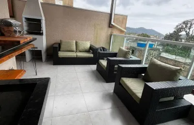Triplex, 03 q, 1 suíte, 3 anos (planejados e eletros), 04 ares cond. 800m centro.