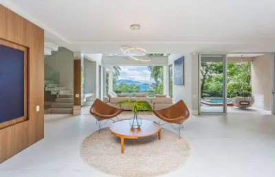 Casa em condomínio fechado com 4 quartos à venda na avenida rodesindo pavan, 1610, praia do estaleiro, balneário camboriú por r$ 16.000.000