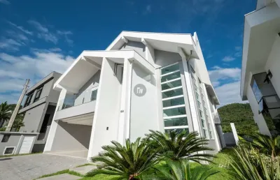 Casa em condomínio fechado com 5 quartos à venda na avenida das arapongas, 1265, ariribá, balneário camboriú por r$ 6.500.000