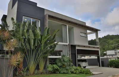 Casa em condomínio fechado com 5 quartos à venda na avenida das arapongas, 1265, ariribá, balneário camboriú por r$ 6.500.000