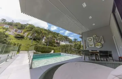 Casa em condomínio fechado com 4 quartos à venda na rua aqueduto, 335, estados, balneário camboriú por r$ 7.000.000