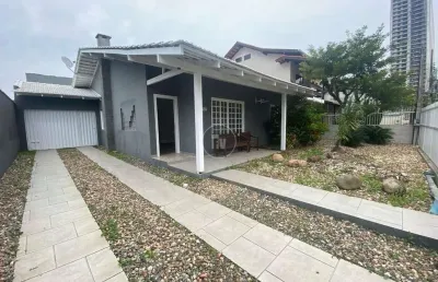 Casa em condomínio fechado com 3 quartos para alugar na rua cecília meireles, 455, praia dos amores, balneário camboriú por r$ 12.000