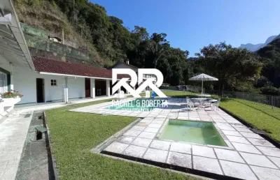 Bela casa de campo em condomínio com vista maravilhosa!