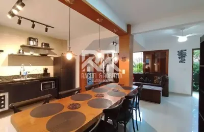 Linda casa reformada e mobiliada com 3 quartos no alto